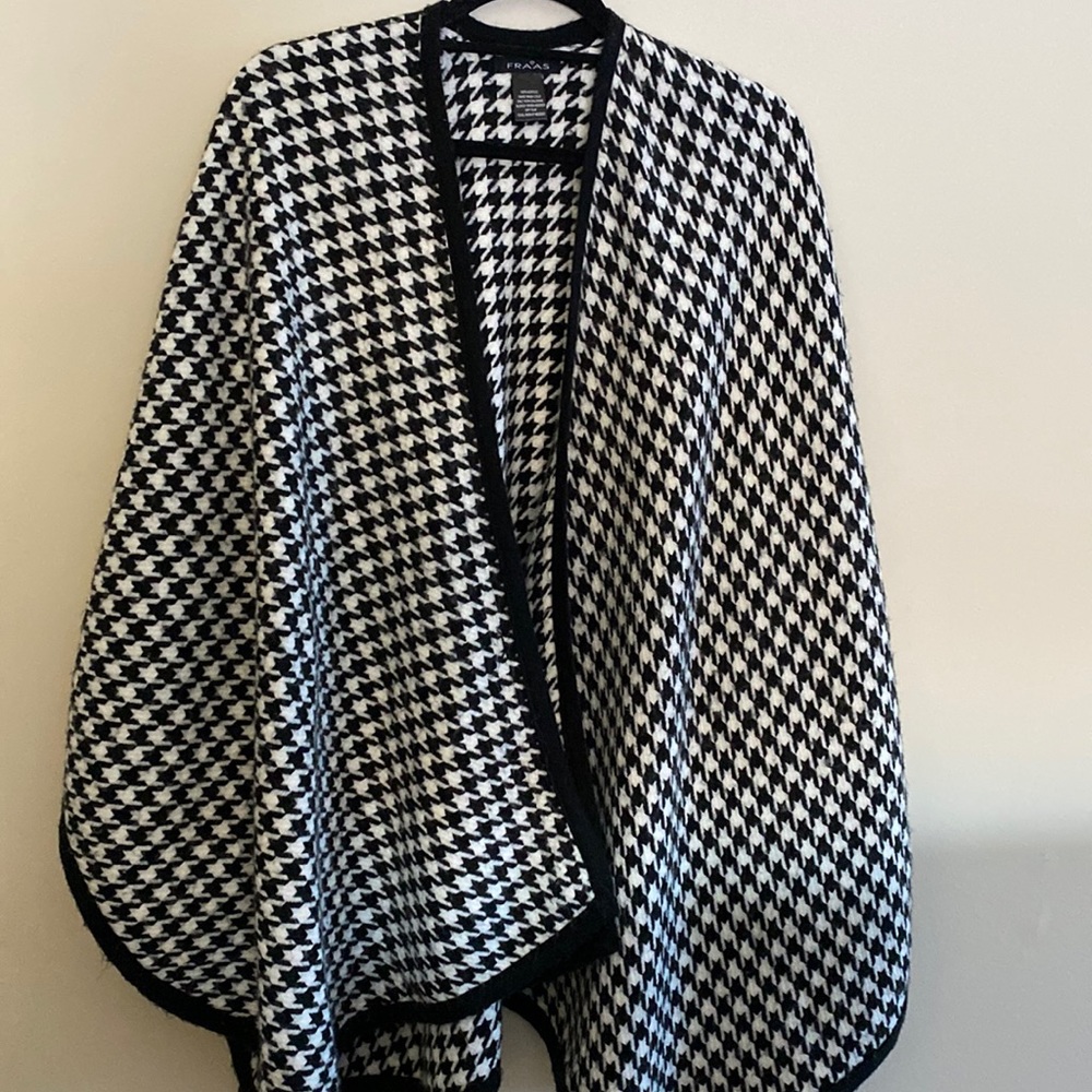 Cape shawl black white herringbone woven knit trim OS